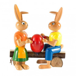 Hasenmalerpaar auf Bank, 10 cm (Knickohrhasen)